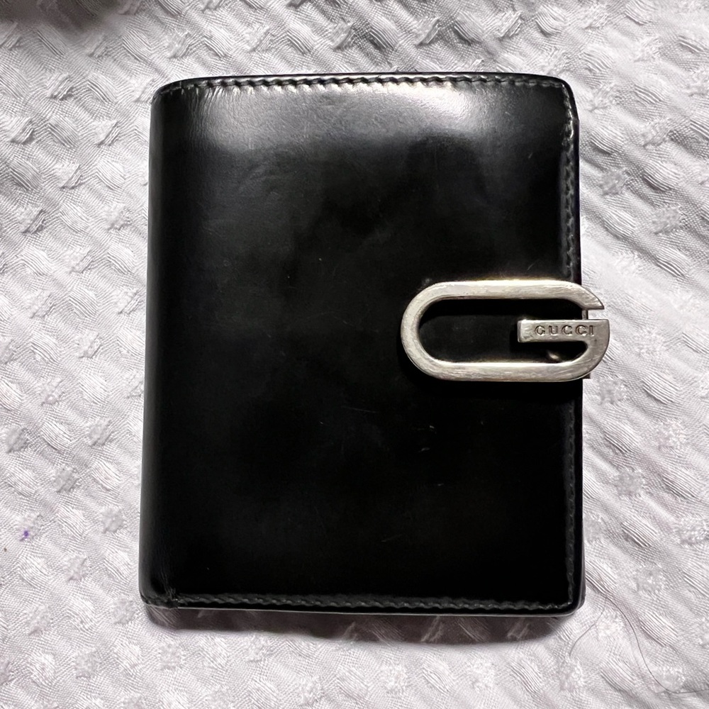 GUCCI Smooth Black Leather Bi Fold Wallet with G Clasp